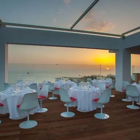 リゾート King Evelthon & 5*