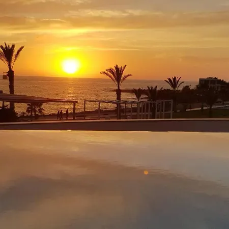 リゾート King Evelthon & Klorakas