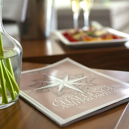 King Evelthon & リゾート Klorakas