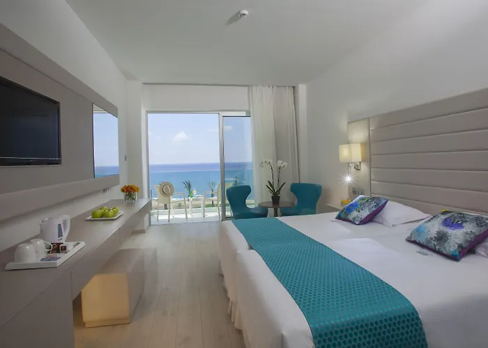 King Evelthon & 5* Χλώρακα