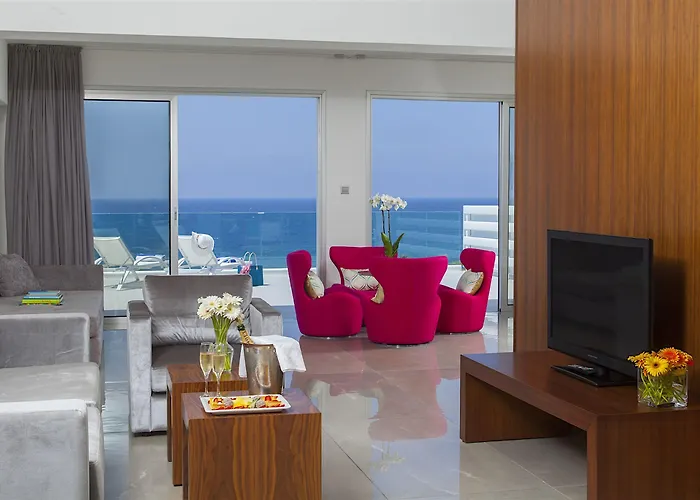 King Evelthon & 5* Χλώρακα