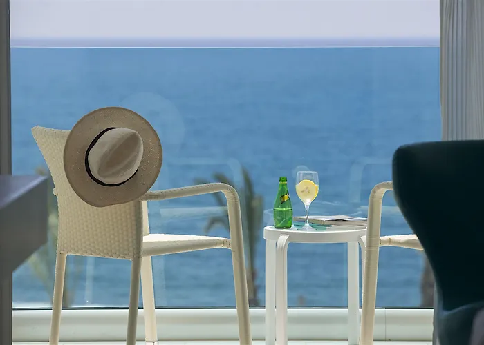 King Evelthon & 5* Χλώρακα