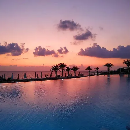 Resort King Evelthon &