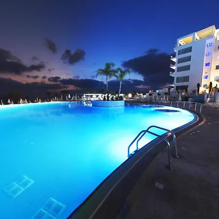 King Evelthon & Resort