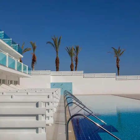 Resort King Evelthon &