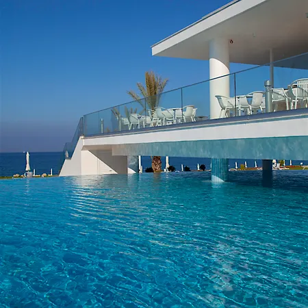 King Evelthon & 5* Klorakas