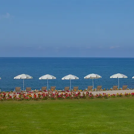 King Evelthon & Resort Klorakas