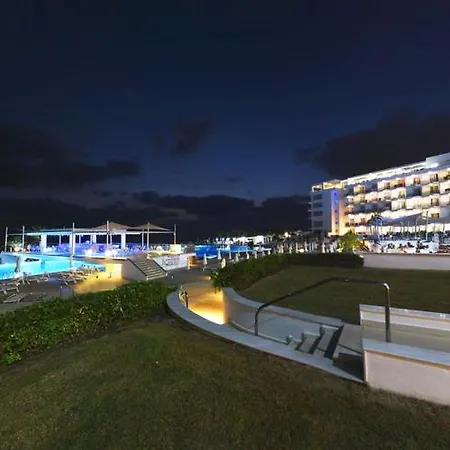 King Evelthon & Resort