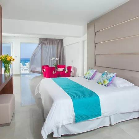 Resort King Evelthon &