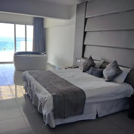 Resort King Evelthon &