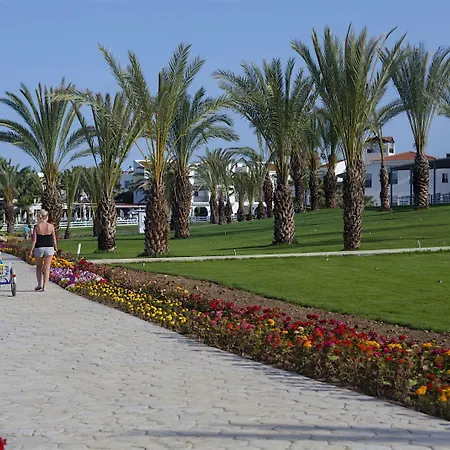 Resort King Evelthon &