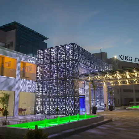 King Evelthon & Resort Klorakas