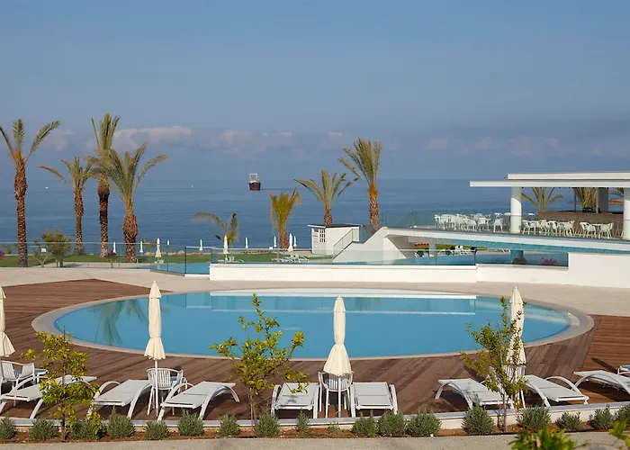 Resort King Evelthon &