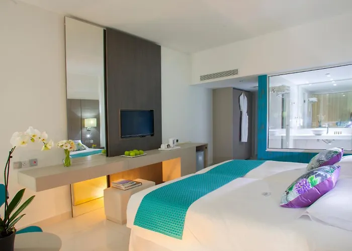 King Evelthon & 5* Klorakas