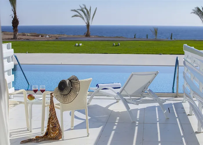 Resort King Evelthon &