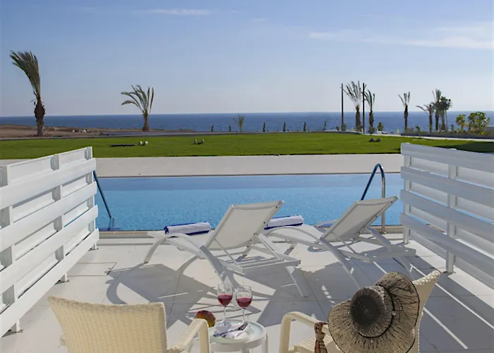 Resort King Evelthon & 5*