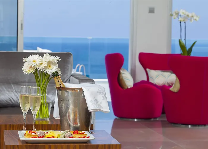 King Evelthon & Resort