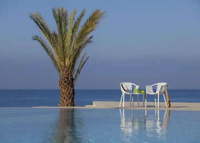 King Evelthon & Resort Klorakas