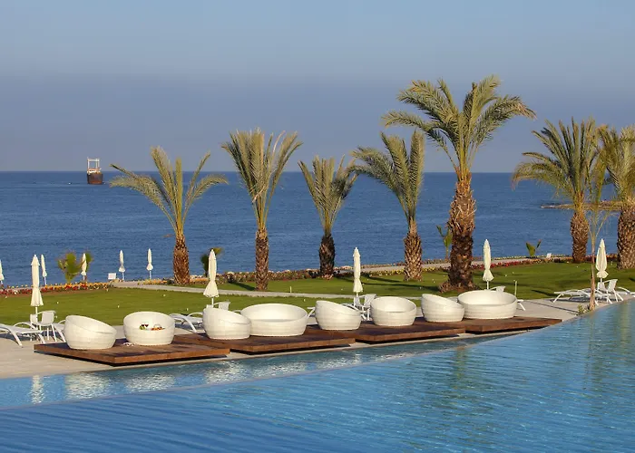 Resort King Evelthon &