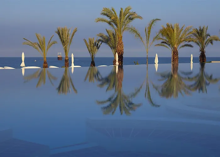 King Evelthon & Resort