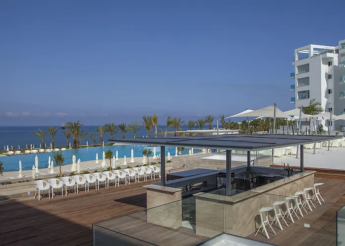 King Evelthon & Resort